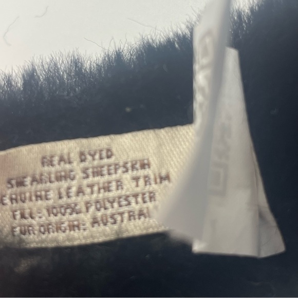 UGG Black Dyed Shearling Sheepskin Leather & Fur Earmuffs - Picture 8 of 9